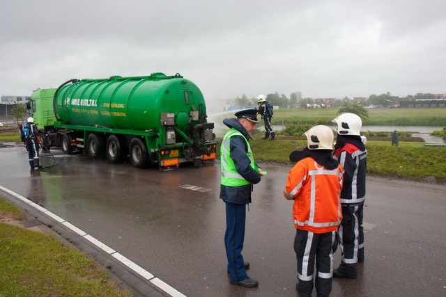 2009/117/2009-05-26 Vrachtwagenbrand Amsterdamsebaan Lijnden 06.jpg